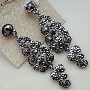 NWT! 🍒Hematite Chandelier Dangle Rhodium earrings